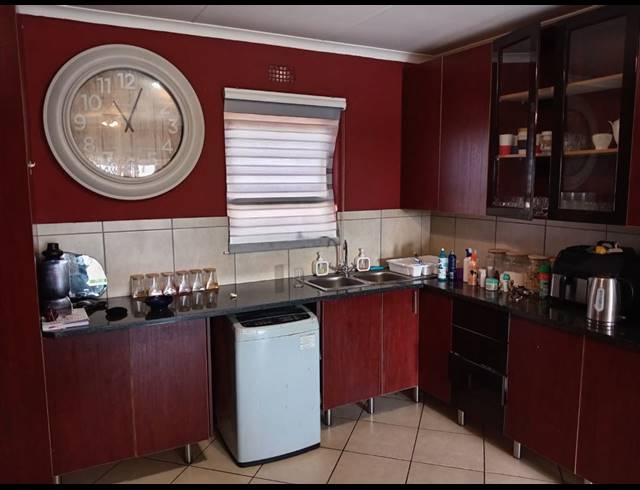 2 BEDROOM TOWNHOUSE FOR SALE IN ALBERTSDAL